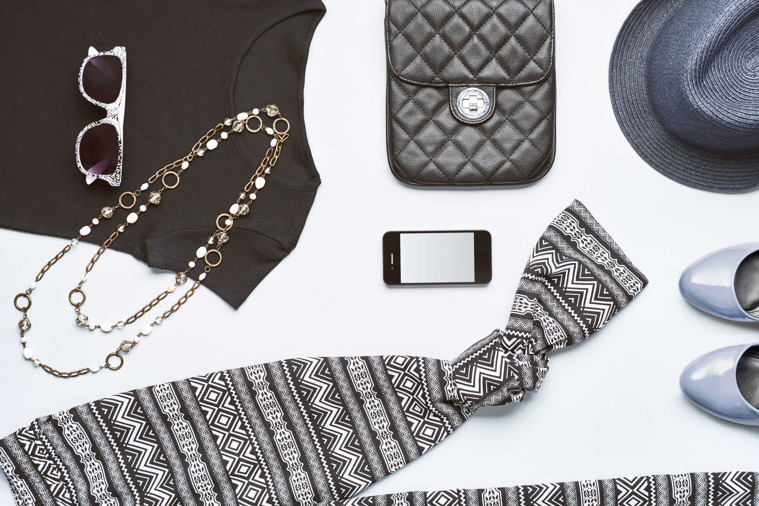 Essentielle Sommer-Accessoires: Stylisch unter der Sonne